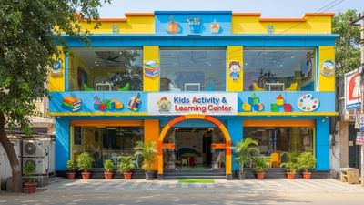 'Kids Activity and Learning Center' બિઝનેસમાં તમે બાળકોને રમકડાં, સ્લાઇડ્સ, ગેમ્સ જેવી સુવિધા આપી શકો છો, સાથે સાથે ABCD શીખવવી, સંગીત, ડ્રોઈંગ, GK ક્વિઝ, સ્ટોરી ટેલિંગ અને ફન એક્ટિવિટીઝ પણ કરાવી શકો છો.