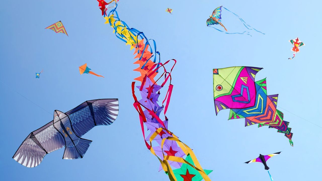 વ્યાપારીએ ગ્રાહકો સાથે ઘર જેવા સંબંધ બનાવવા, સમયસર ગ્રાહકોને ઓર્ડર પહોંચાડવો અને ખાસ ડિસ્કાઉન્ટ કે ઑફર્સ આપવી જોઈએ. તહેવારના સમયમાં શરૂ કરેલો આ નાનો વ્યવસાય તમને સારો એવો નફો આપી શકે છે.