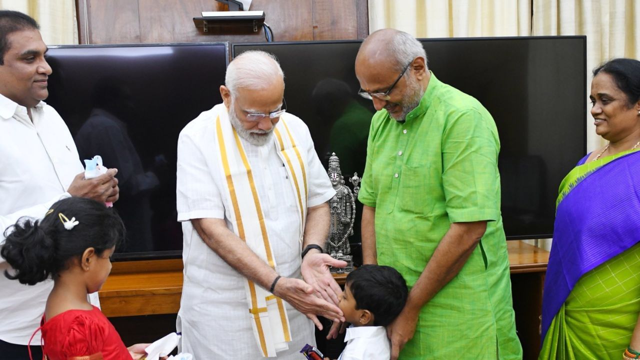 2004થી 2007 સુધી તેમણે ભાજપ તમિલનાડુના અધ્યક્ષના રુપમાં રાજ્યભરમાં 19,000 કિલોમીટર લાંબી રથ યાત્રા કાઢી હતી.