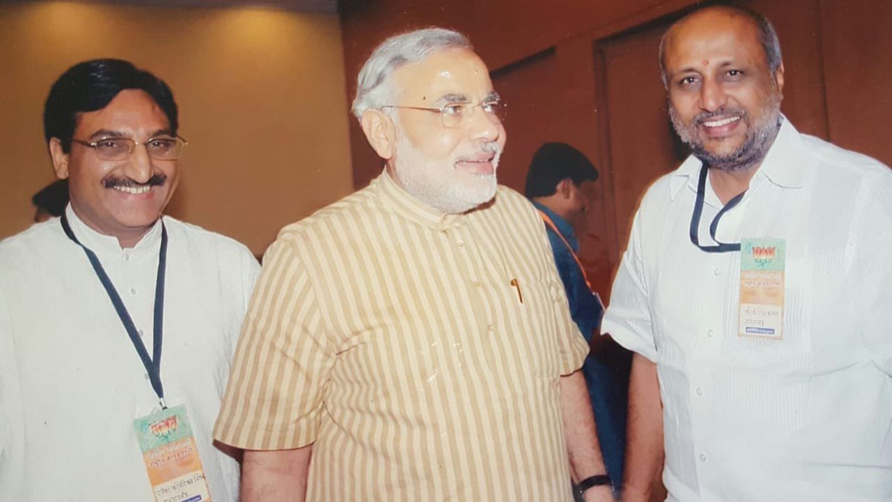 બિઝનેસ એડમિનિસ્ટ્રેશનમાં ડિગ્રી મેળવીને તેમને સંસાધનોનો યોગ્ય રીતે ઉપયોગ કેવી રીતે કરવો અને ટીમને ધ્યેય તરફ કેવી રીતે દોરી જવું તેની સમજ આપી. આ ગુણો પાછળથી તેમના રાજકીય જીવન અને વહીવટી જવાબદારીઓમાં તેમની સૌથી મોટી શક્તિ બન્યા.