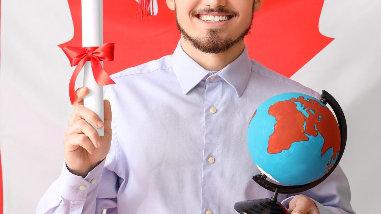 IRCC કહે છે કે વર્ક પરમિટ ધારકોની સંખ્યામાં ઘટાડો થવાનું કારણ પોસ્ટ ગ્રેજ્યુએટ માર્ગ છે. ઘણા વિદેશી વિદ્યાર્થીઓ પોસ્ટ ગ્રેજ્યુએશન વર્ક પરમિટ (PGWP) હેઠળ વર્ક પરમિટ મેળવે છે, જેના કારણે સ્ટડી પરમિટ મેળવનારા લોકોની સંખ્યામાં ઘટાડો થાય છે, પરંતુ વર્ક પરમિટ મેળવનારા લોકોની સંખ્યામાં વધારો થાય છે.