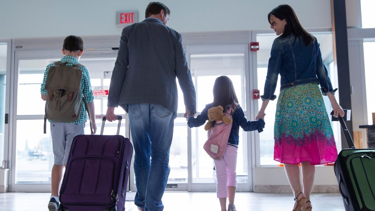 મીડિયા અહેવાલ મુજબ, ઇમિગ્રેશન, રેફ્યુજીસ એન્ડ સિટીઝનશિપ કેનેડા (IRCC) એ ફ્લેગશિપ ઇમિગ્રેશન સિસ્ટમ હેઠળ સિનિયર મેનેજરો, સંશોધકો, વૈજ્ઞાનિકો અને કુશળ લશ્કરી કર્મચારીઓની પસંદગીને પ્રાથમિકતા આપવાના પ્રસ્તાવો પર જાહેર પ્રતિસાદ માંગ્યો છે.