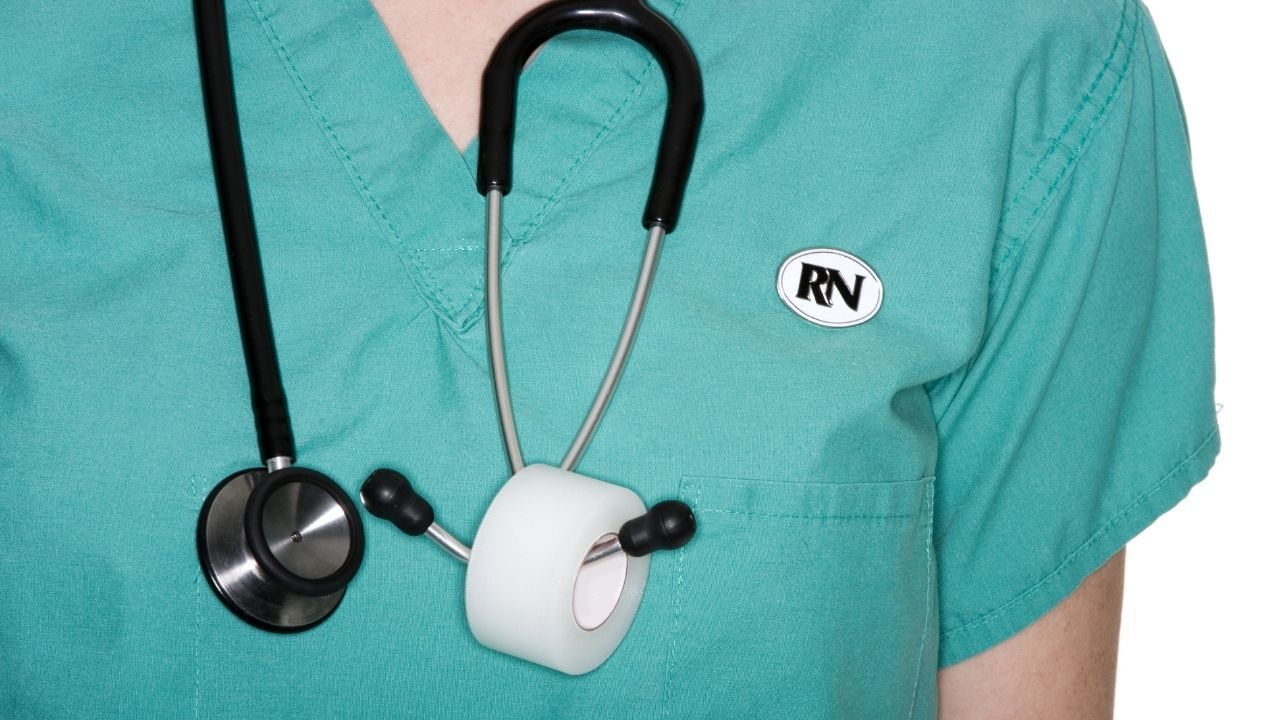 રજિસ્ટર્ડ નર્સ (Registered Nurse) : કેનેડાના આરોગ્યસંભાળ ક્ષેત્રમાં રજિસ્ટર્ડ નર્સોની ભારે જરૂર છે. નર્સોને PR આપવા માટે પણ સરકાર સહાય આપે છે.