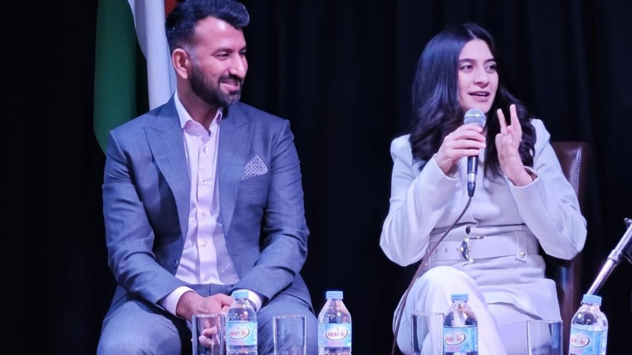 ચેતેશ્વર પુજારા અને પૂજાએ 6 નવેમ્બર 2012ના રોજ સગાઈ કરી અને 13 ફેબ્રુઆરી 2013ના રોજ લગ્ન કર્યા હતા. બંન્નેએ 23 ફેબ્રુઆરી 2018ના રોજ એક દીકરીનું સ્વાગત કર્યું હતુ. જેનું નામ અદિતિ રાખ્યું છે.