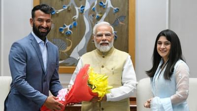 ચેતેશ્વર પૂજારાનો જન્મ 25 જાન્યુઆરી 1988ના રોજ રાજકોટમાં એક હિન્દુ પરિવારમાં થયો હતો. તેમના પિતા અરવિંદ અને કાકા બિપિન સૌરાષ્ટ્ર માટે રણજી ટ્રોફી ખેલાડીઓ હતા.