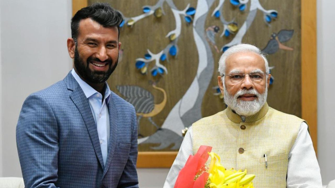 તે લાંબા સમયથી ભારતીય ટેસ્ટ ટીમની બહાર હતો. હવે તેણે પોતાની સુવર્ણ કારકિર્દીને અલવિદા કહી દીધું છે.