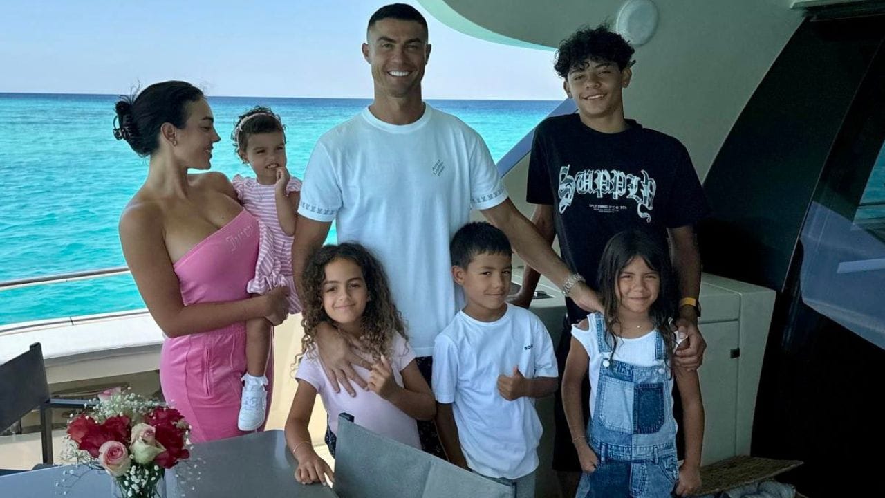  40 વર્ષીય રોનાલ્ડોને ફૂટબોલ ઇતિહાસના શ્રેષ્ઠ ખેલાડીઓમાંના એક ગણવામાં આવે છે. 1 બાળકનું મોત થયું છે