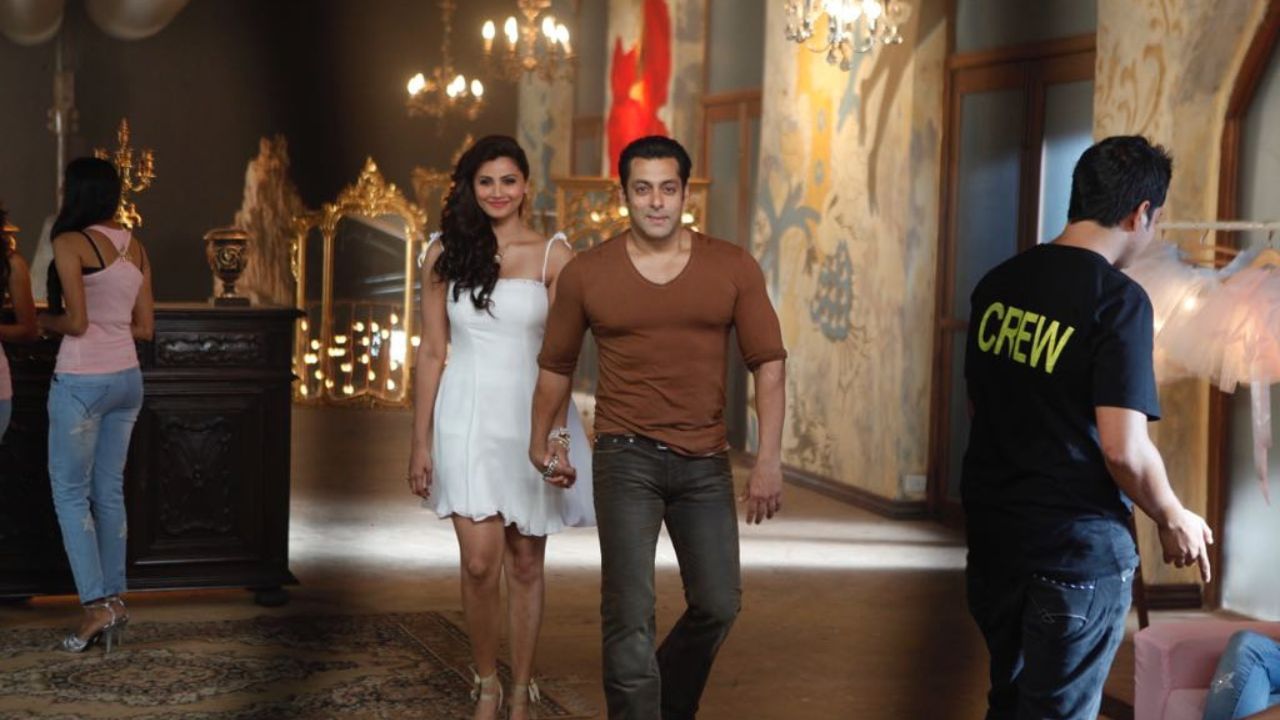 ડેઝી શાહનો જન્મ 25 ઓગસ્ટ 1984 રોજ થયો છે. તે એક ભારતીય અભિનેત્રી, મોડેલ અને ડાન્સર છે. જે મુખ્યત્વે હિન્દી અને કન્નડ ફિલ્મોમાં જોવા મળે છે. ડેઝી શાહે કોરિયોગ્રાફર ગણેશ આચાર્યના સહાયક તરીકે કામ કર્યું છે.