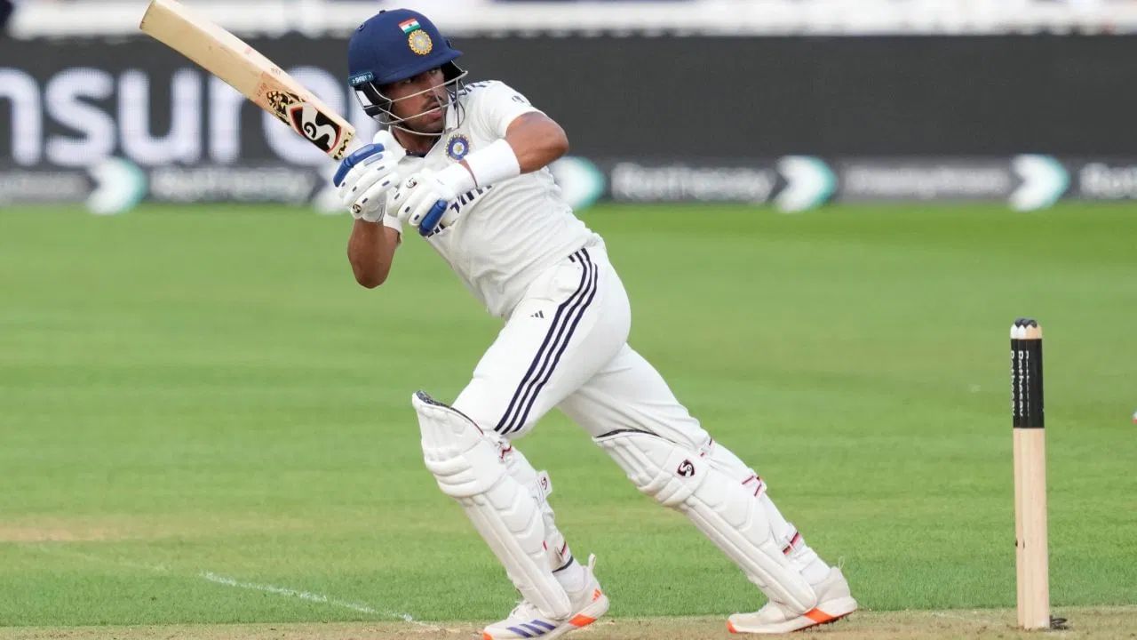 જુરેલે અત્યાર સુધી આ 5 મેચોમાં 36.42ની સરેરાશથી 255 રન બનાવ્યા છે, જેમાં 1 અડધી સદીનો સમાવેશ થાય છે. જ્યારે વિકેટકીપર તરીકે, તેણે 9 કેચ લીધા છે અને 2 સ્ટમ્પિંગ પણ કર્યા છે. (All Photo Credit : PTI / GETTY / ESPN)