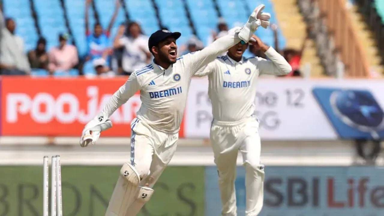 ઉત્તર પ્રદેશના આ યુવા વિકેટકીપર-બેટ્સમેને 2024માં ઈંગ્લેન્ડ સામે પોતાની ટેસ્ટ કારકિર્દીની શરૂઆત કરી હતી. પહેલી જ ટેસ્ટમાં તેણે પોતાની બેટિંગ અને વિકેટકીપિંગથી બધાને પ્રભાવિત કર્યા હતા.