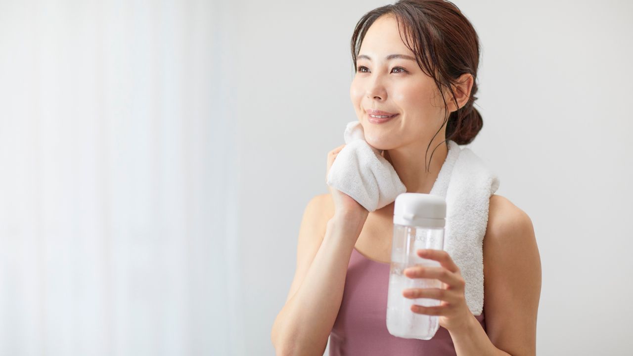 બ્રશ કર્યા પછી તરત જ માત્ર પાણી જ નહીં, ચા-કોફી કે કંઈક ખાવાનું પણ ટાળવું જોઈએ. તમારી આ એક આદતથી, તમે તમારા દાંતને લાંબા સમય સુધી મજબૂત અને પોલાણ-મુક્ત બનાવી શકશો.