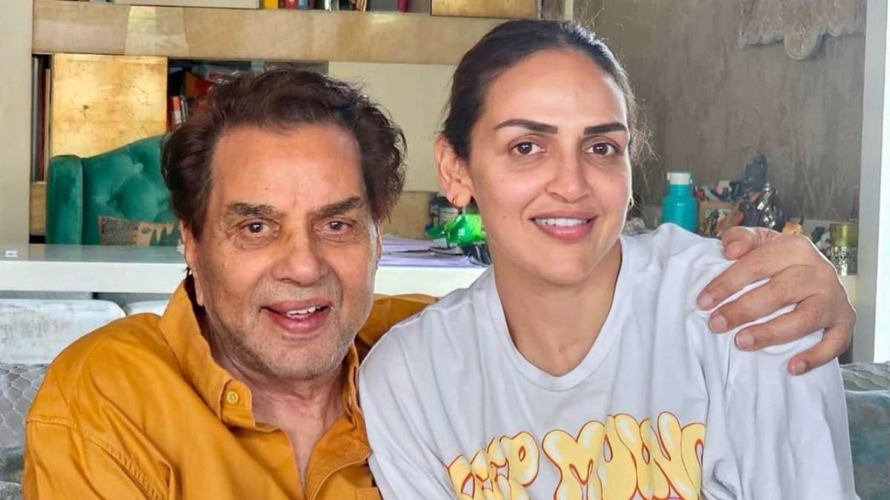 તમને જણાવી દઈએ કે, ઈશા અને ભરતને બે પુત્રીઓ રાધ્યા અને મીરાયા છે, જેમાંથી એક છ વર્ષની છે અને બીજી ચાર વર્ષની છે. ઈશા દેઓલના છૂટાછેડા પછી, એક અહેવાલમાં દાવો કરવામાં આવ્યો હતો કે તેના પિતા અભિનેતા ધર્મેન્દ્ર, તેના નિર્ણયથી ખુશ ન હતા અને ઇચ્છતા હતા કે તે તેના ભૂતપૂર્વ પતિ સાથે ફરી જોડાય. જોકે, છૂટાછેડા દરમિયાન, એવા અહેવાલો આવ્યા હતા કે ભરતનો બીજી સ્ત્રી સાથે સંબંધ હતો. હવે આ વાતોમાં કેટલી સત્યતા છે તે કહેવું મુશ્કેલ છે.