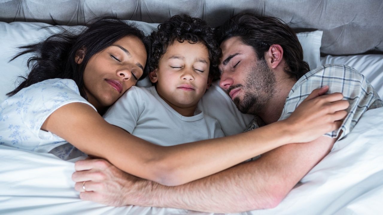 પાલક, કઠોળ, મટન અને દાળ જેવા પાંદડાવાળા શાકભાજીમાં આયર્ન ભરપૂર માત્રામાં હોય છે.