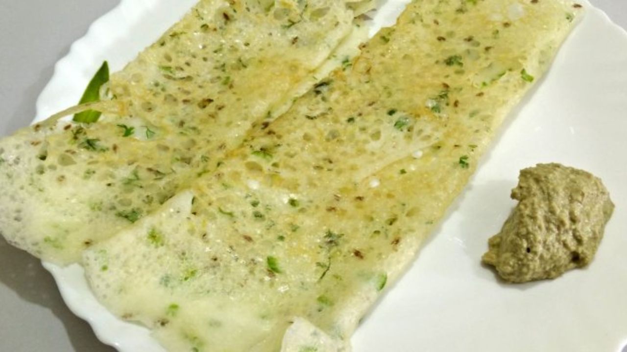 મોરૈયાને સાફ કરો, ધોઈ લો અને ઓછામાં ઓછા 2 કલાક માટે પાણીમાં પલાળી રાખો. ત્યારબાદ સરળ મિશ્રણ બનાવવા માટે 2 ચમચી પાણીનો ઉપયોગ કરીને પેસ્ટ બનાવી લો.