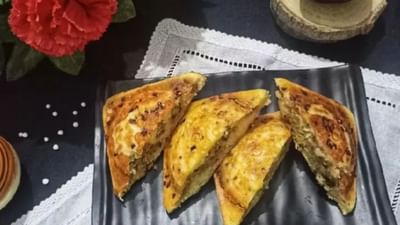 ફરાળી સેન્ડવીચ બનાવવાનું ખીરુ બનાવવા માટે મોરૈયો, સાબુદાણા, સિંધવ મીઠું, મીઠા લીમડાના પાન, લીલા મરચાની પેસ્ટ, ઘી, કોથમીર સહિતની સામગ્રીની જરુર પડશે.