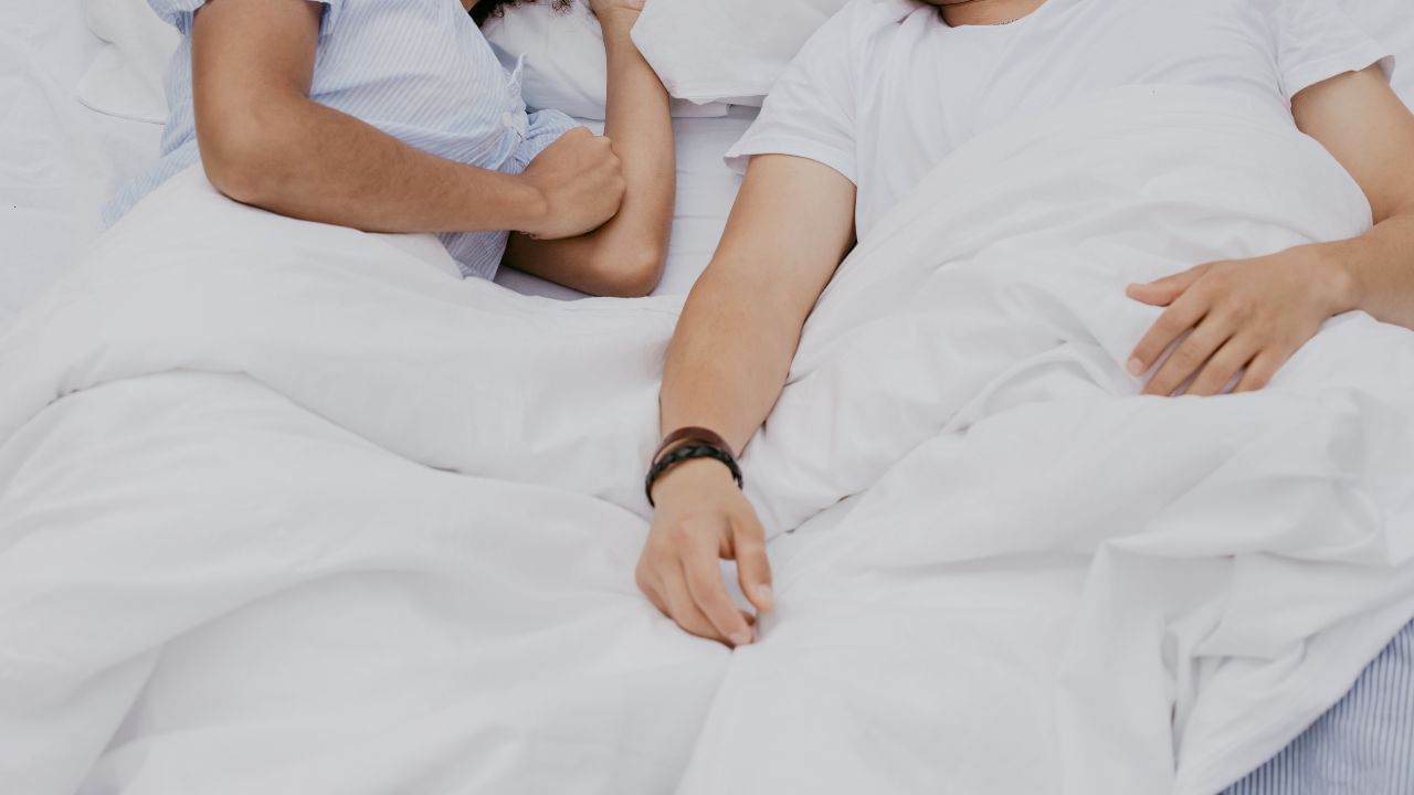  જો કોઈ મહિલાને યીસ્ટ ઈન્ફેક્શ, વજાઈનલ ઈન્ફેક્શન જેવી સમસ્યાઓ છે. તો આ દરમિયાન શારીરિક સંબંધ બાંધવો થોડું મુશ્કેલ બની શકે છે. સાથે આવી સ્થિતિમાં શારીરિક સંબંધ બાંધતી વખતે યોનિમાં ખંજવાળ આવી શકે છે.