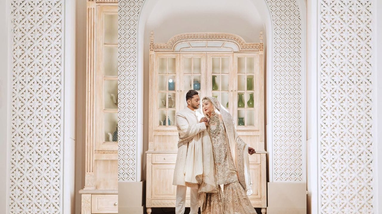 ગૌહર ગૌહરે મોડેલિંગની દુનિયામાં નામના કમાવવાથી લઈને આઇટમ સોંગ સુધી બધાનું દિલ જીતી લીધું છે. આ પછી અભિનેત્રી બિગ બોસ વિજેતા પણ રહી ચૂકી છે