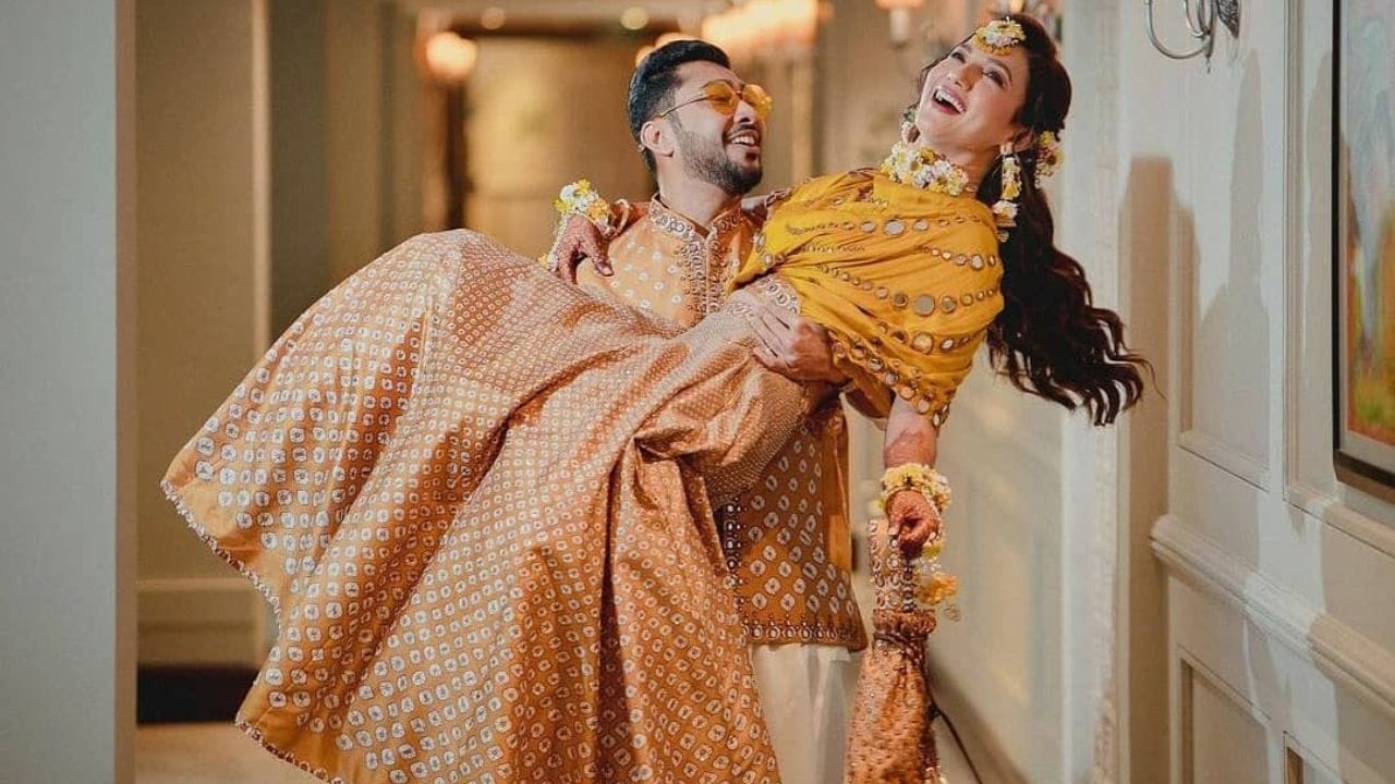 ઘણી સિરિયલો, ફિલ્મો અને વેબ સિરીઝમાં પણ પોતાની અભિનય કુશળતા બતાવી છે. આ ઉપરાંત, ગૌહર ખાન ઘણા વિવાદોમાં પણ રહી ચૂકી છે. ચાલો જાણીએ અભિનેત્રીની આવી જ કેટલીક વાતો વિશે.