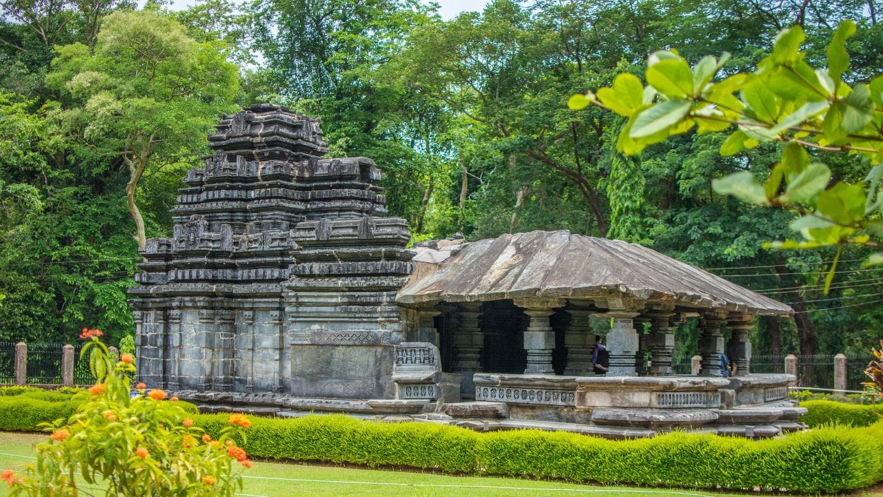 બીજી સદીથી લઈને 1312 સુધી ગોવા પર કદંબ વંશનું પ્રભુત્વ હતું, ત્યારબાદ 1312 થી 1367 દરમ્યાન દખ્ખન રાજવંશે અહીં રાજ કર્યું. ત્યારપછી આ પ્રદેશ વિજયનગર સામ્રાજ્યના કબજામાં ગયો. આગળ ચાલીને બહમાની સલ્તનતે તેને પોતાના નિયંત્રણમાં લીધો અને આશરે 1440માં ટાપુ વિસ્તારમાં ‘જૂના ગોવા’ની સ્થાપના કરી. (Credits: - Wikipedia)