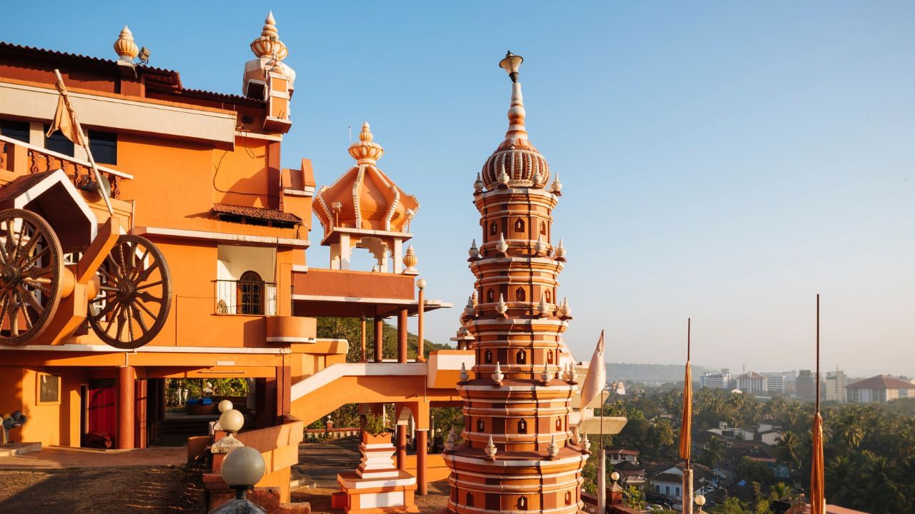 ઈ.સ. 1510માં પોર્ટુગીઝોએ ગોવા પર કબજો મેળવી બીજાપુર સલ્તનતને પરાજિત કરી. તેમની સત્તા અહીં લગભગ 450 વર્ષ  સુધી ટકી રહી. આ લાંબા શાસનકાળ દરમિયાન ગોવાની જીવનશૈલી, રસોઈ પરંપરા અને ઈમારતોની શૈલી પર પોર્ટુગીઝ સંસ્કૃતિનો ભારે પ્રભાવ પાડ્યો. ( Credits: Getty Images )