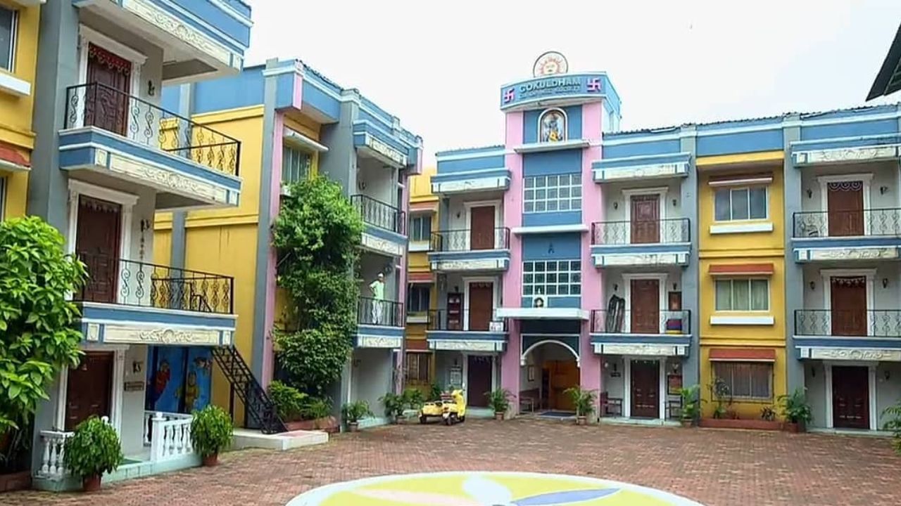 તેણીએ કહ્યું કે બહારનો સેટ લાકડાનો બનેલો છે અને તેમાં કોઈ રૂમ નથી. ઘરની અંદર જતાની સાથે જ એક દિવાલ હોય છે. અંદરના ઘરનું શૂટિંગ એકદમ અલગ જગ્યાએ થાય છે.