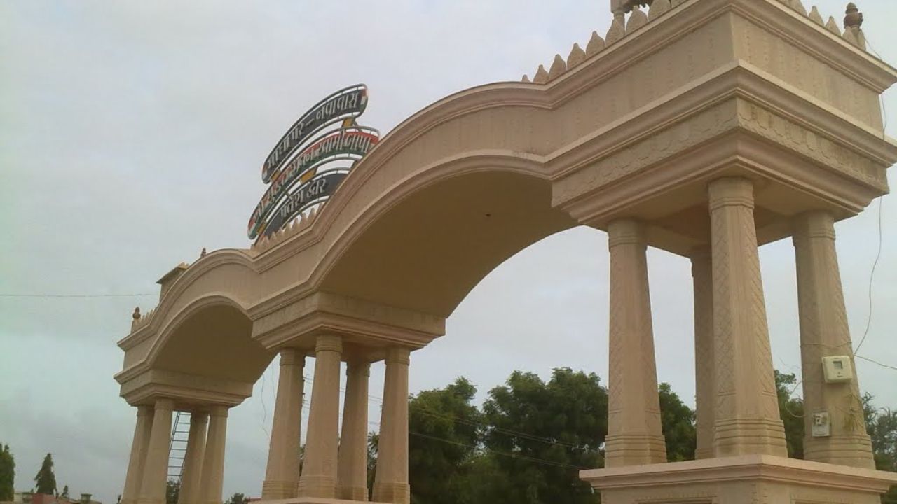 Gujarat Madhapar Village Asia's Richest NRI Connection (2)