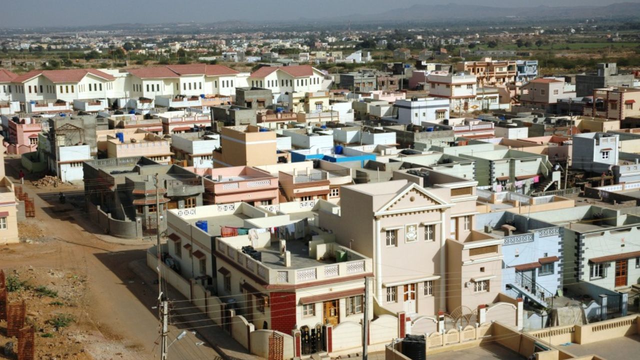 Gujarat Madhapar Village Asia's Richest NRI Connection (3)