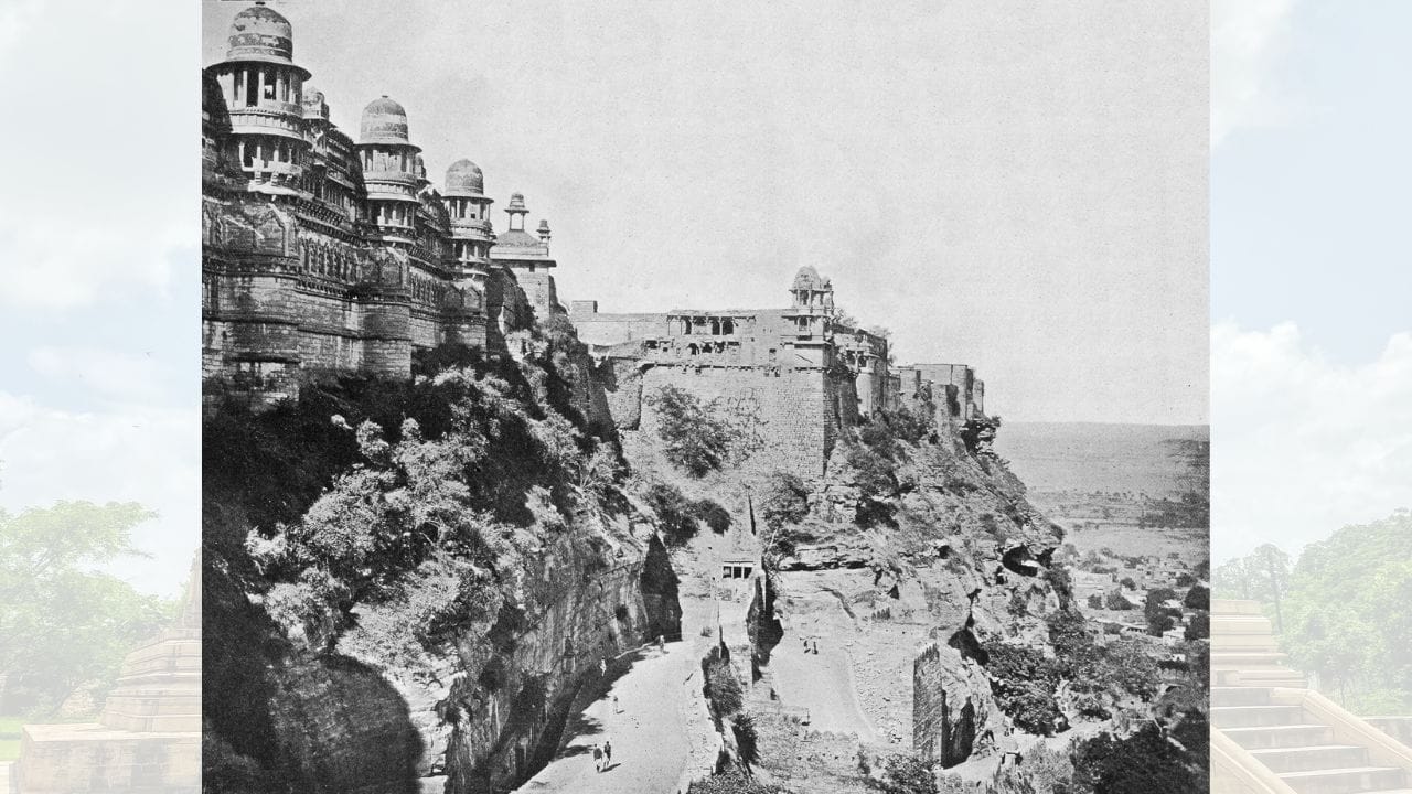 કેટલીક દંતકથાઓ મુજબ, ગ્વાલિયરની સ્થાપના 5મી સદીના આરંભમાં સ્થાનિક શાસક સૂરજ સેન દ્વારા કરવામાં આવી હતી. માન્યતા છે કે તેઓ ગ્વાલિપા નામના સંન્યાસી દ્વારા અપાયેલા એક ખાસ પીણાથી રક્તપિત્તની બિમારીમાંથી સાજા થયા હતા.આ પ્રસંગ પછી સૂરજ સેનએ અહીં એક નગર અને કિલ્લો બાંધ્યો અને તેનું નામ ગ્વાલિપુર (પછી “ગ્વાલિયર”) નામ આપ્યું. ( Credits: Getty Images )