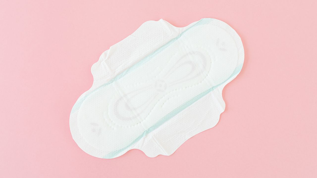  પીરિયડ્સ સાઈકલ તમારા હેલ્થ વિશે ઘણું બધું કહે છે. પીરિયડ્સ સમયસર આવી રહ્યા છે કે નહીં, પીરિયડ્સ કેટલા દિવસ છે અને જો પીરિયડ્સ સાઇકલ નિયમિત નથી તો શા માટે નથી, આ કેટલીક બાબતો છે જેના પર તમારે ધ્યાન આપવું જોઈએ. 