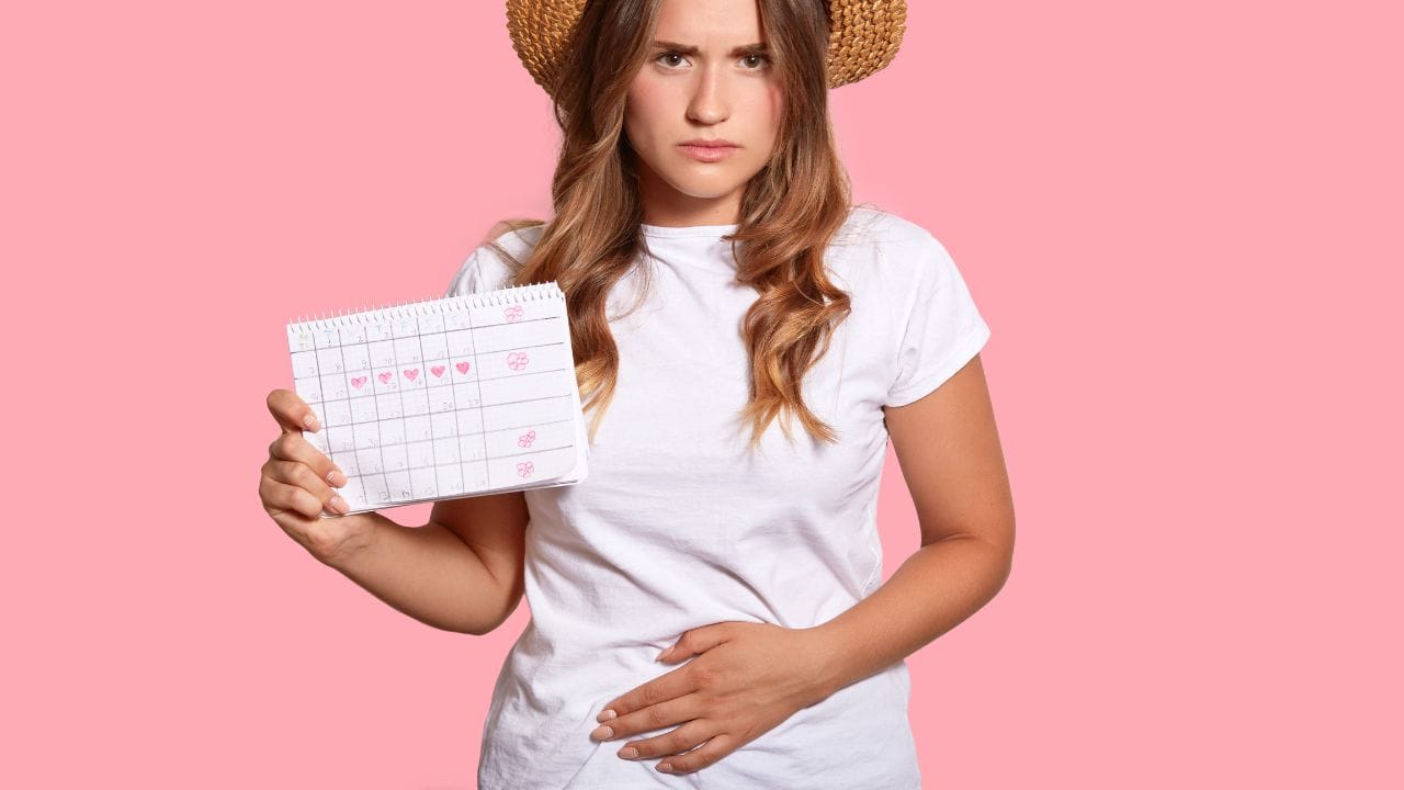  એક્સપર્ટનું કહેવું છે કે, જ્યારે તમે સ્ટ્રેસમાં હોય તેના કારણે શરીરના અનેક ફંક્શન પ્રભાવિત થાય છે. જેના કારણે પિટ્યુટરી ગ્લેન્ડમાંથી નિકળનાર રિપ્રોડક્ટિવ હોર્મોન્સને પ્રોડક્શન પણ ઓછું થઈ જાય છે અને આ હોર્મોનની ઉણપ પીરિયડ સાઈકલ પર અસર નાંખે છે.