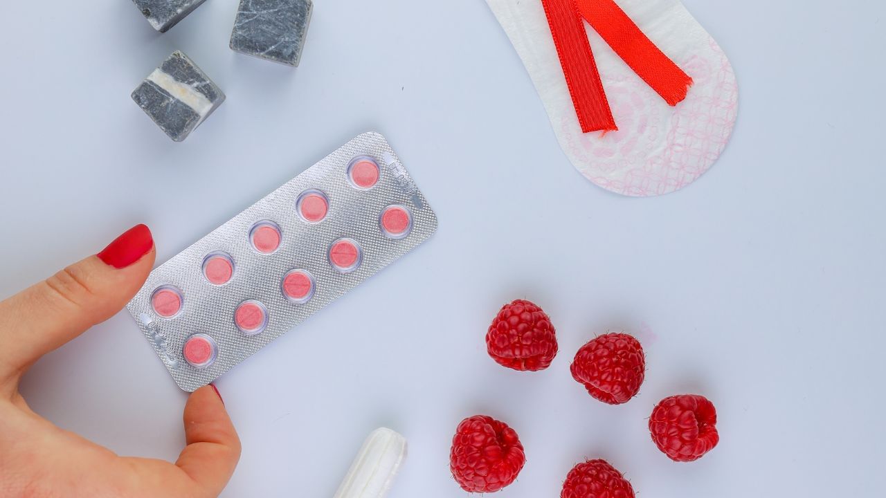 જો તમને પણ પીરિયડ્સ દરમિયાન વધારે દુખાવો થાય છે. તો ભૂલીને પણ પેન કિલર ન લો. પહેલા ડોક્ટરનો સંપર્ક કરો અથવા તો કેટલાક ઘરેલું ઉપચાર પણ કરી શકો છો.