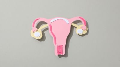 તમે અનેક પ્રકારના કેન્સરો વિશે વાંચ્યું કે સાંભળ્યું હશે. પરંતુ આજે આપણે એક એવા કેન્સર વિશે વાત કરીશું. જે મહિલાઓમાં જોવા મળે છે.જેનું નામ સર્વાઈકલ કેન્સર છે. WHO મુજબ દુનિયાભરમાં આ ચોથું સૌથી સામાન્ય સર્વાઈકલ કેન્સર છે. આ એક એવું કેન્સર છે. જેનો 90 ટકા બચાવ સંભવ છે આ માટે કેન્સરના લક્ષણો શું હોય છે. તેના વિશે જલ્દી જાણી લેવું જરુરી છે.