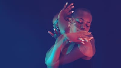 સુપરસ્પેશિયાલિટી હોસ્પિટલના ન્યુરોલોજીસ્ટ ડૉ. સુમિત કુમારે આ બીમારી વિશે Tv9 સાથે વાત કરી અને કહ્યું, "મલ્ટીપલ સ્ક્લેરોસિસ એ એક બીમારી છે જે સેન્ટ્રલ નર્વસ સિસ્ટમને અસર કરે છે. આ બીમારી સીધી આનુવંશિક નથી, પરંતુ જે લોકો મલ્ટીપલ સ્ક્લેરોસિસ ધરાવતા વ્યક્તિ સાથે સંબંધિત છે તેમને તે થવાની શક્યતા વધુ હોય છે.