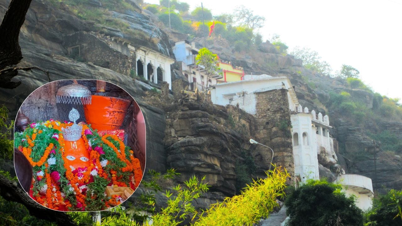 ચિત્રકૂટ સ્થિત હનુમાન ધારા મંદિર સાથે એક અનોખી કથા જોડાયેલી છે. માન્યતા મુજબ, જ્યારે હનુમાનજીએ લંકાને અગ્નિમાં ઘેરી હતી ત્યારે તેમની પૂંછડી બળવાથી તેમને અસહ્ય ગરમીનો અનુભવ થયો હતો. ત્યારે ભગવાન રામે આ સ્થળે જળધારા ઉત્પન્ન કરી હતી, જેના કારણે હનુમાનજીને શાંતિ અને ઠંડક મળી. આજેય આ મંદિરમાં હનુમાનજીની પ્રતિમા પર સતત જળ વહેતું રહે છે. ભક્તો માને છે કે આ પવિત્ર સ્થાનની મુલાકાત લેવાથી દુઃખ અને પીડાનો અંત થાય છે અને જીવનમાં શાંતિ પ્રાપ્ત થાય છે. (Credits: - Wikipedia)