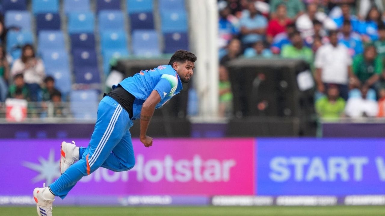 ભારતીય કેપ્ટન સૂર્યકુમાર યાદવે ફાસ્ટ બોલર હર્ષિત રાણાને ટીમમાં સામેલ કરવાની વાત પર તેનો બચાવ કર્યો છે. સૂર્યકુમાર યાદવે કહ્યું હર્ષિત રાણાએ આઈપીએલમાં સારું પ્રદર્શન કર્યું છે. મને લાગે છે કે,પુણેમાં રમાયેલી મેચમાં રિપ્લેસમેન્ટ તરીકે ટીમમાં આવ્યો હતો. અમને તેના કૌશલ પર ભરોસો છે અને અમે જાણીએ છીએ કે, તે સારું પ્રદર્શન કરી શકે છે.