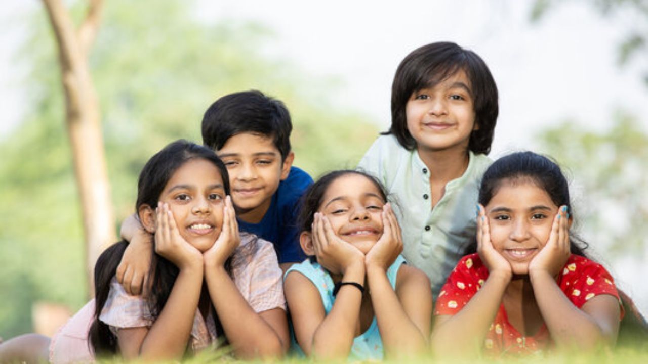 બાળકોએ ઉપવાસ ન કરવા જોઈએ: ઉપવાસથી બાળકોના વિકાસ અને પોષણ પર અસર પડી શકે છે. એટલા માટે બાળકોએ તેમની ક્ષમતા મુજબ ઉપવાસ રાખવો જોઈએ અને તે પછી જ રાખવો જોઈએ. જે લોકો શ્રાવણ મહિનામાં સોમવારે ઉપવાસ રાખી શકતા નથી તેમણે ફક્ત ભગવાન શિવની પૂજા કરવી જોઈએ, રુદ્રાભિષેક કરવો જોઈએ અને મંત્રોનો જાપ કરવો જોઈએ. આમ કરવાથી ભોલેનાથની પૂજાનું શુભ ફળ પણ મળે છે.
