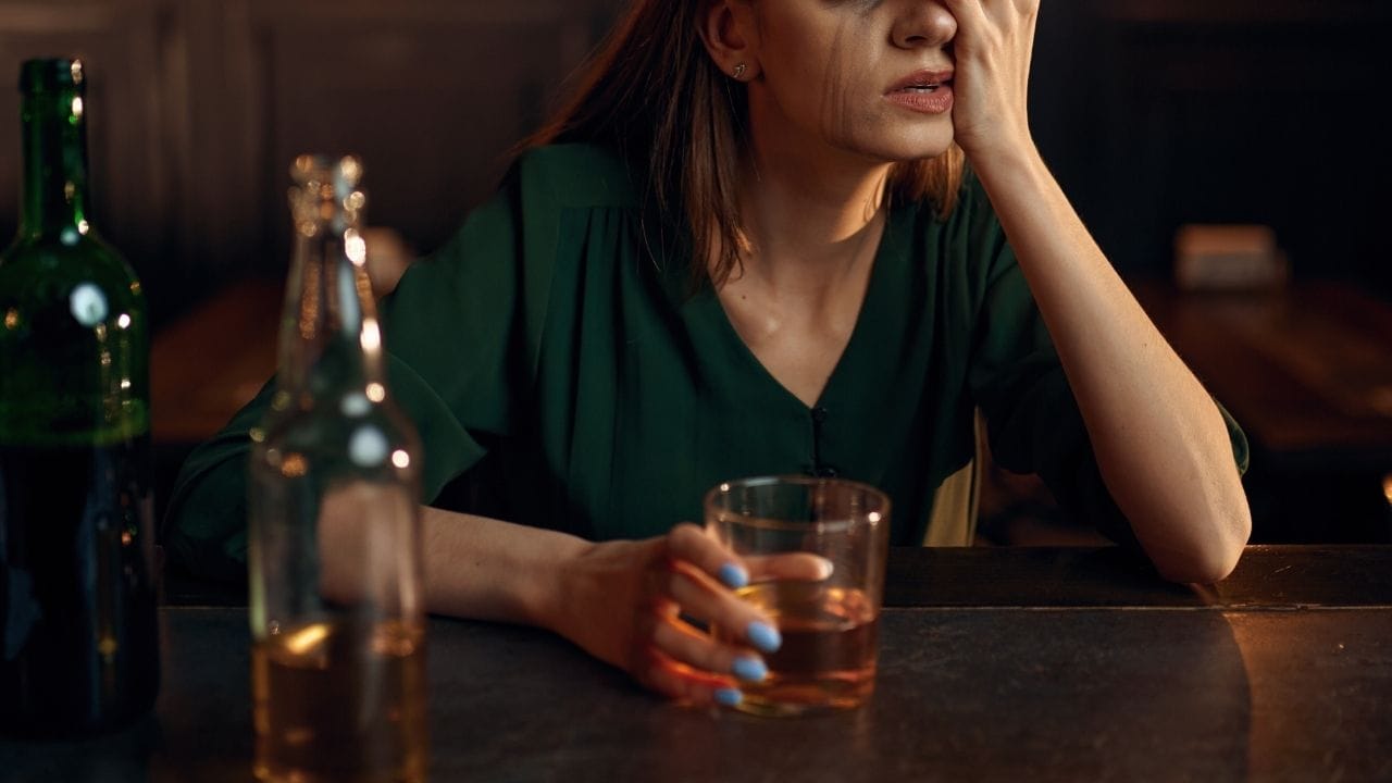 યુરોપ અને અમેરિકાએ 20મી સદીમાં નક્કી કર્યું કે વાઇનની બોટલો માટે એક ધોરણ હોવું જોઈએ. આ પછી, તેમણે 750 મિલી પેકિંગ બનાવીને તેને એક ધોરણ બનાવ્યું. (નોંધ : દારૂ પીવો સ્વાસ્થ્ય માટે હાનિકારક છે.)