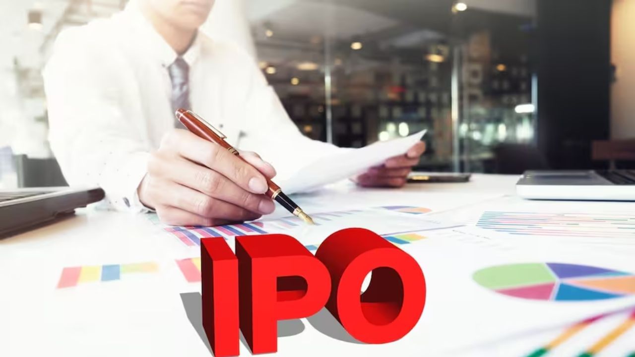 તમને જણાવી દઈએ કે આ IPO ખુલતાની સાથે જ ઓવરસબ્સ્ક્રાઇબ થઈ ગયો. બિડિંગ પ્રક્રિયાના પહેલા દિવસે અત્યાર સુધીમાં હાઈવે ઈન્ફ્રાસ્ટ્રક્ચરના IPO ને 11 ગણું સબ્સ્ક્રિપ્શન મળ્યું છે. એક કલાકથી ઓછા સમયમાં, રિટેલ રોકાણકારોનો શેર 7.77 ગણો, NIIનો શેર 5.63 ગણો અને QIBનો શેર 0.89 ગણો બુક થયો છે. 