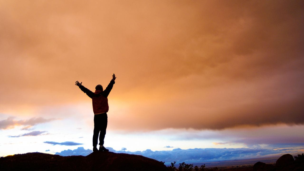 દરરોજ તમારી જાતને પ્રેરણા આપો, સારા લોકો સાથે જોડાઓ, સકારાત્મક બાબતો વાંચો અથવા સાંભળો. દરરોજ કંઈક નવું શીખો જેમ કે બચત શરૂ કરવી અથવા વ્યવસાયિક વિચાર પર કામ કરવું.