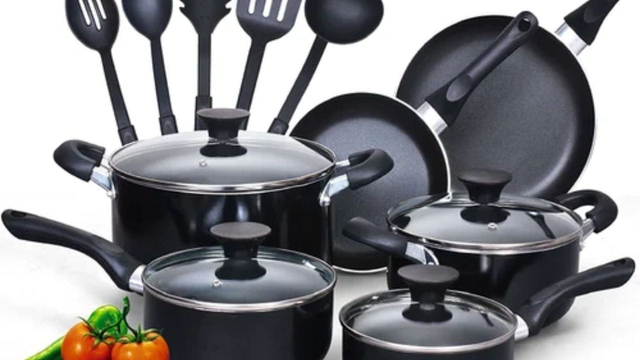 નોન-સ્ટીક પેન: રસોડામાં વપરાતા નોન-સ્ટીક કોટિંગ પેન સમય જતાં બગડી શકે છે અને ખોરાકમાં હાનિકારક રસાયણો છોડી શકે છે. આવી સ્થિતિમાં ઉચ્ચ ગુણવત્તાવાળા પેન અથવા નોન-સ્ટીક વાસણો ખરીદો. દર 3 થી 5 વર્ષે તેને બદલો.
