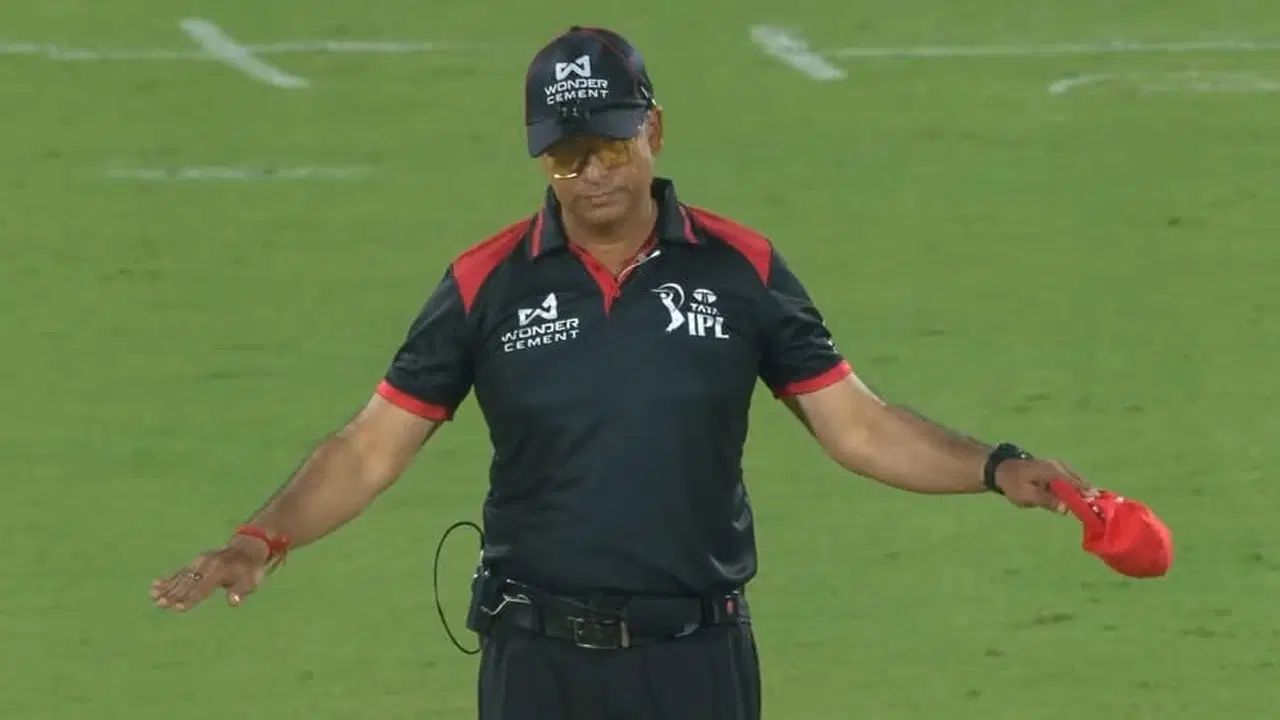 જ્યારે અમ્પાયર અને સ્કોરર મેચનું પરિણામ જાહેર કરે છે, પછી તેમાં કોઈ ફેરફાર થઈ શકતો નથી. અમ્પાયરે જાહેર કરેલ પરિણામ જ અંતિમ નિર્ણય (The result) હોય છે. (All Photo Credit : PTI / ICC / MCC / X)