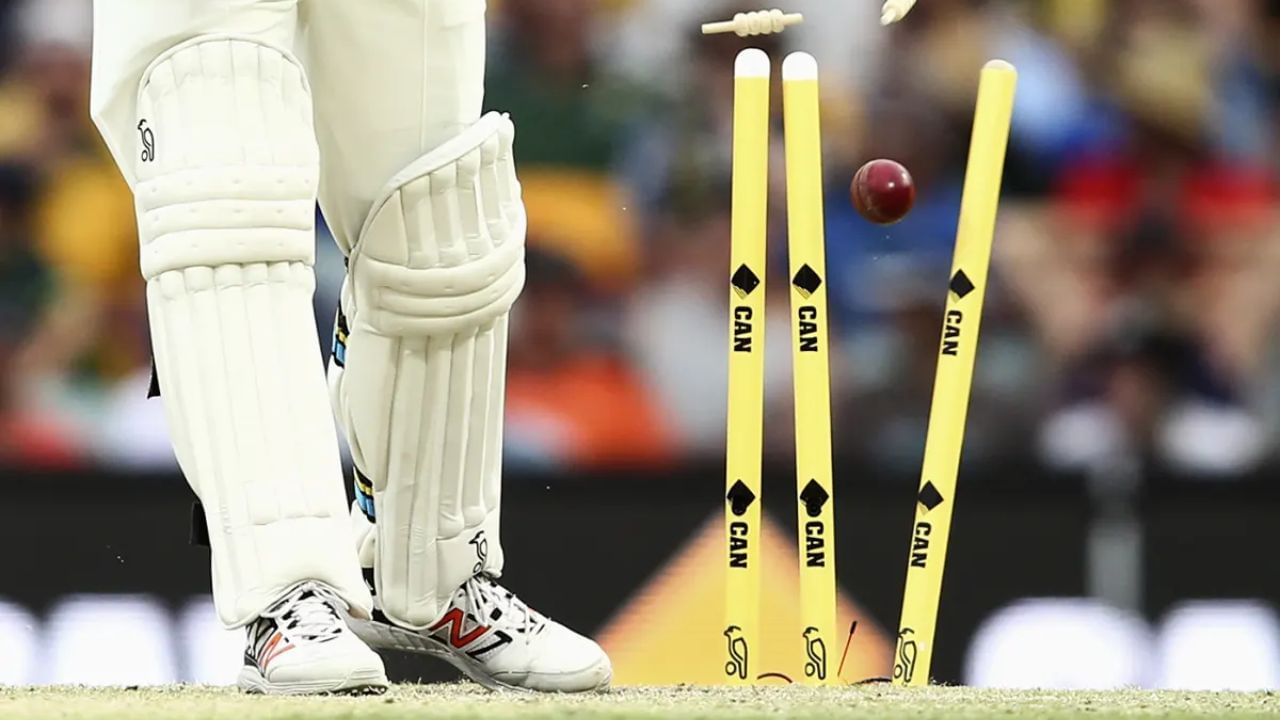 ICC રૂલબુક મુજબ, જ્યારે બેલ સ્ટમ્પની ઉપરથી હટી જાય અથવા સ્ટમ્પ જમીનમાંથી બહાર આવી જાય, ત્યારે તેને "Wicket is Broken" માનવામાં આવે છે. 