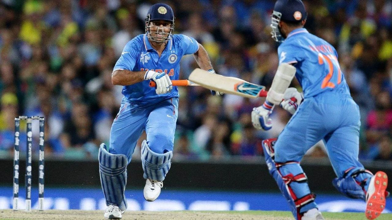 ICC રૂલબુક અનુસાર ક્રિકેટનો નિયમ નંબર 18 “સ્કોરિંગ રન” (Scoring runs) છે. રન ત્યારે ગણાય છે જ્યારે બંને બેટ્સમેન પોતાની પોતાની ક્રીઝ ક્રોસ કરીને સફળતાપૂર્વક દોડે, બોલ બાઉન્ડ્રી પાર જાય, અથવા પેનલ્ટી રન આપવામાં આવે.