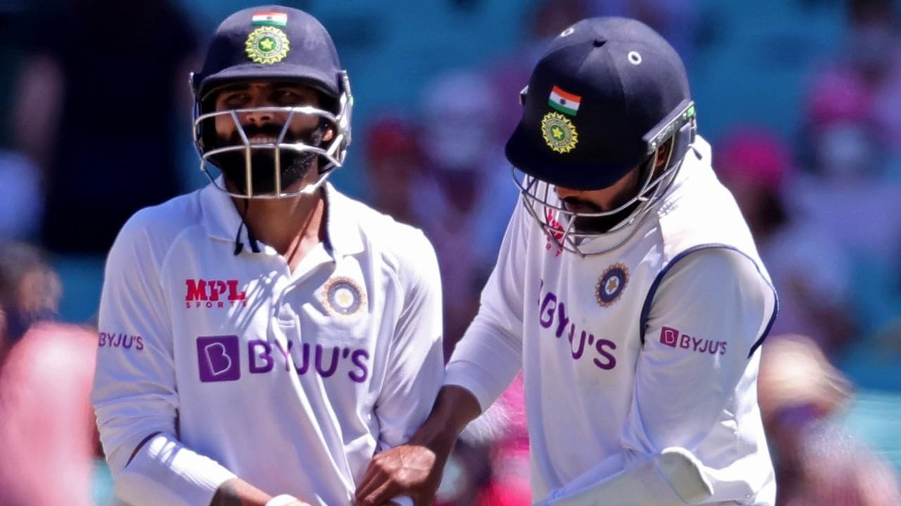 ICCની ઓફિશિયલ રૂલબુક પ્રમાણે, જો કોઈ ફીલ્ડર મેદાન છોડે તો તેની બદલી માટે સબ્સ્ટિટ્યૂટ લઈ શકાય છે.