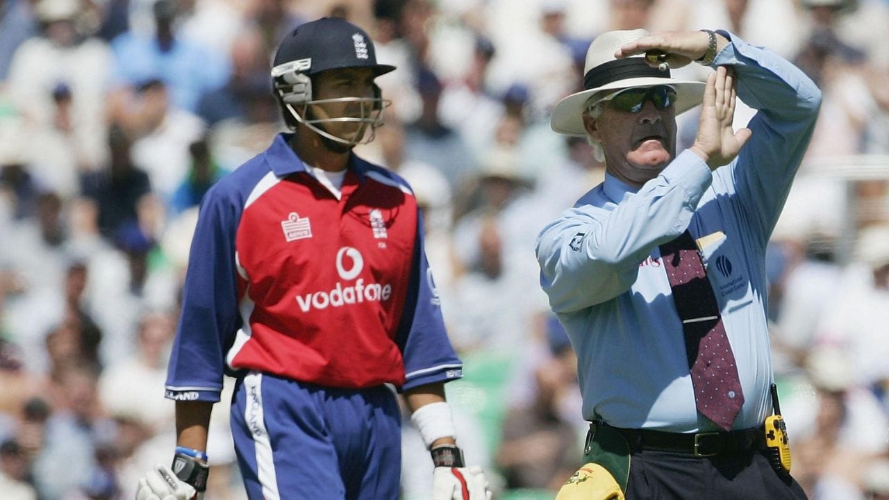 સબ્સ્ટિટ્યૂટ ફીલ્ડરે મેદાનમાં પ્રવેશ કરવા માટે અમ્પાયરની મંજૂરી લેવી જરૂરી છે.