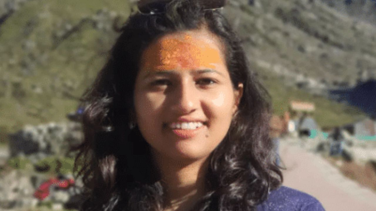 જોકે, તૃપ્તિ સિવિલ સર્વિસમાં જોડાવા માંગતી હતી, તેથી તેણીએ લગભગ 16 સરકારી નોકરીઓની ઓફર ઠુકરાવી દીધી.