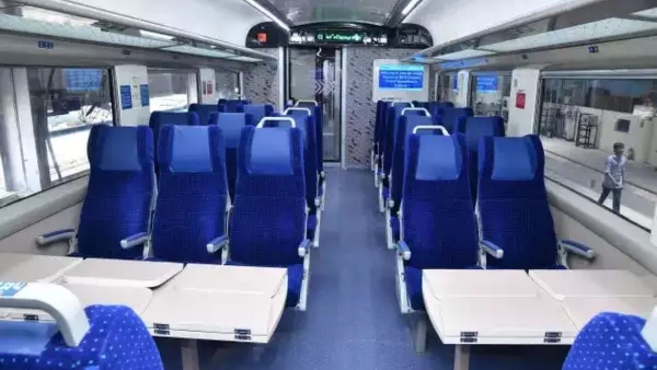 હવે આ નવા નિયમ બાદ, મધ્ય સ્ટેશનથી પણ મુસાફરો 15 મિનિટ પહેલા ટિકિટ મેળવી શકે છે, જે મુસાફરો અને રેલવે બંને માટે લાભદાયી છે.