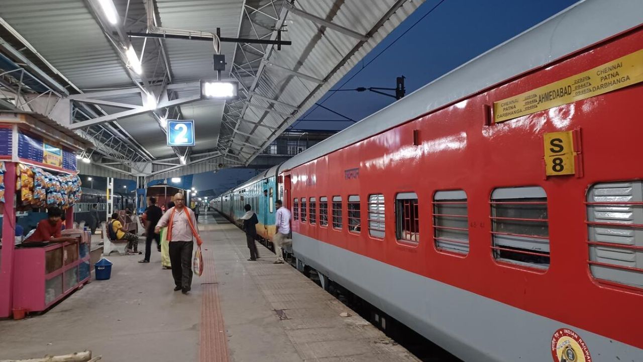 ભાવનગર ટર્મિનસ-અયોધ્યા કેન્ટ એક્સપ્રેસ ટ્રેનની વિગતવાર વિગતો નીચે મુજબ છે. ટ્રેન નં. 19201/19202 ભાવનગર-અયોધ્યા કેન્ટ-ભાવનગર સાપ્તાહિક એક્સપ્રેસ શરુ થવાની છે. 
