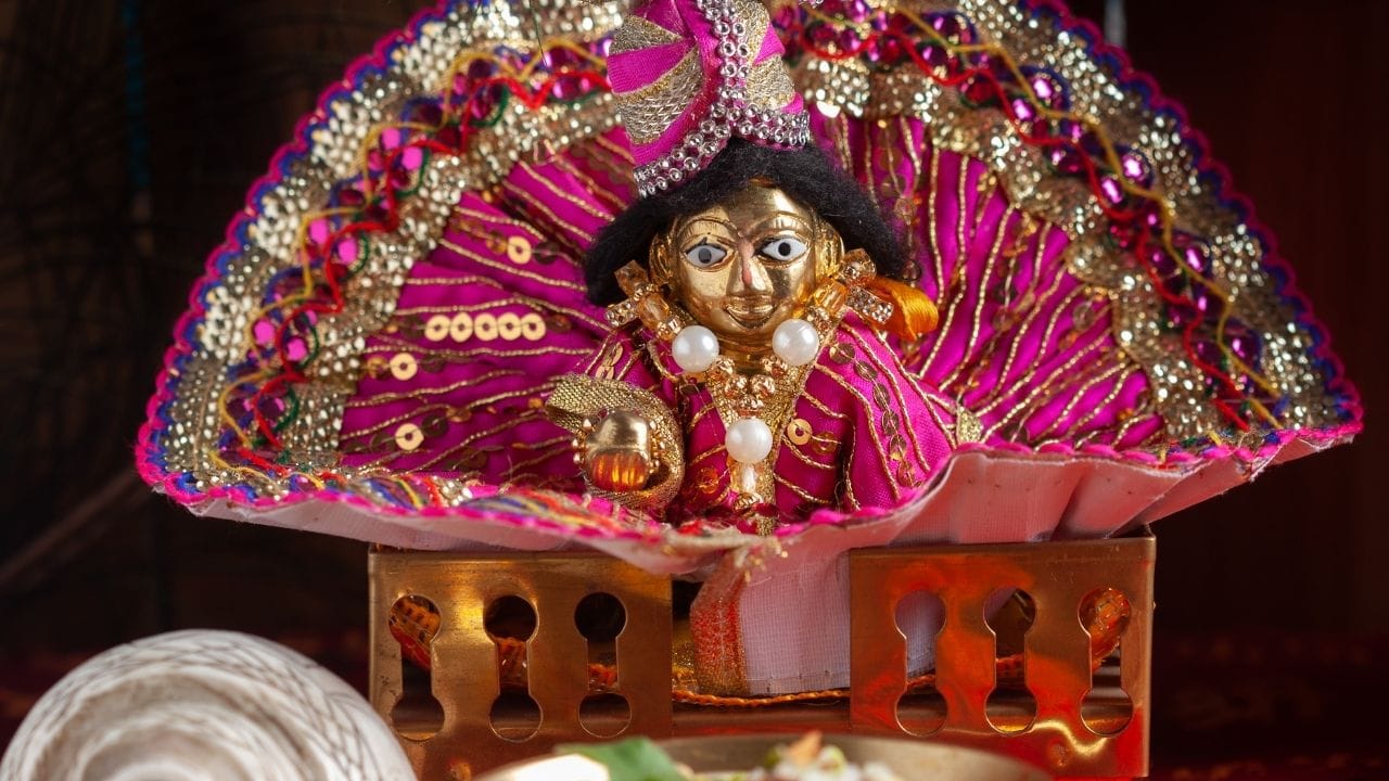 જાણો એવા કયા ફૂલો છે જે ભગવાન કૃષ્ણને ખૂબ પ્રિય છે અને તેમને અર્પણ કર્યા વિના શ્રી કૃષ્ણની પૂજા અધૂરી માનવામાં આવે છે.