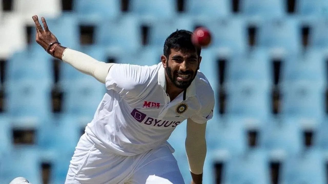 એક અહેવાલ મુજબ, જસપ્રીત બુમરાહને ઘૂંટણની ઈજા થઈ છે. સારી વાત એ છે કે બુમરાહની ઈજા ખૂબ ગંભીર નથી અને તેને સર્જરી કરાવવાની જરૂર નથી. જોકે, બુમરાહના ઘૂંટણનું સ્કેન કરવામાં આવ્યું છે અને BCCI મેડિકલ ટીમ તેના સ્કેન રિપોર્ટની રાહ જોઈ રહી છે.